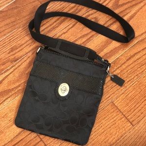 coach • messenger crossbody in signature jacquard